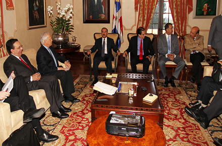 Presidente Danilo Medina se reúne con misión del FMI