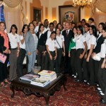 Medina hace realidad sueño de estudiantes de San Juan