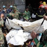 Más de 120 muertos al incendiarse una fábrica textil en Bangladesh