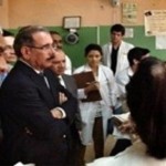Presidente Medina visita por sorpresa hospital Luis Eduardo Aybar