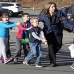 Suben a 29 los muertos en masacre de escuela en Connecticut; hay 22 niños
