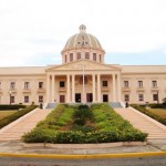 Medina promulga leyes Presupuesto y Reconversión de Facilidades Crediticias