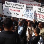 Manifestantes se congregaron frente al Edificio Empresarial de Santiago