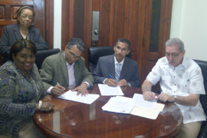 Fundación San Lazaro y Servicio Regional de Salud Metropolitano firman acuerdo