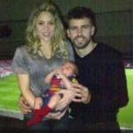 Piqué cuelga la primera «foto de familia» en Twitter
