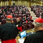 142 cardenales participan en la primera reunión preparatoria del cónclave para elegir nuevo Papa