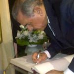 Presidente Medina firma libro de condolencias por muerte de Chávez