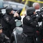 Un sospechoso del atentado del maratón de Boston muerto y el otro cercado