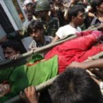El derrumbe de edificio de fábricas textiles causa 110 muertos en Bangladesh