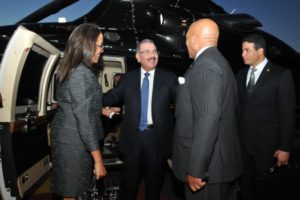 Presidente Medina llega a Puerto Príncipe, Haití