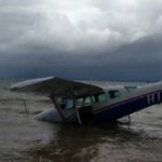 Avión aterriza de emergencia en la costa de Samaná y sus ocupantes salen ilesos