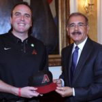 Equipo de Grandes Ligas promete a presidente Medina seguir desarrollando béisbol en RD
