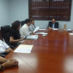 Funcionarios del Perú visitan el Inabie para ver sistema de cooperativas infantiles