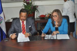 Pasaportes y JCE firman convenio institucional