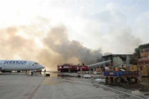 Suicidas talibanes siembran el terror en el mayor aeropuerto de Pakistán donde ya van 30 muertos