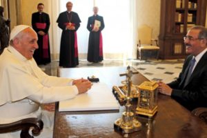 Danilo Medina y Papa Francisco hablan política social, migración e iglesia