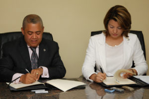 Onapi y Pro-Competencia firman acuerdo de colaboración