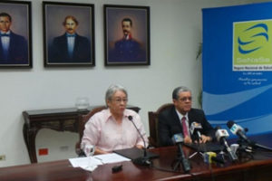 Ministerio de Educación y SeNaSa firman convenio para afilial 200 mil estudiantes al Régimen Nacional de Salud