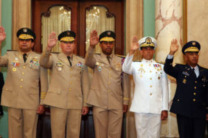 Presidente Medina juramenta ministro de Defensa y demás altos mandos militares