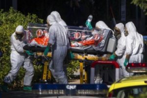 Sacerdote español enfermo del virus de Ébola recibe atención médica en Madrid