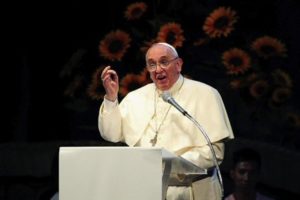 El papa critica la idolatría de la riqueza ante los jóvenes católicos de Asia