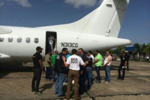 Extraditan catorce dominicanos a las autoridades estadounidenses