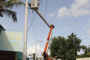 EDE Este ejecuta trabajos en Villa Hermosa para mejorar el servicio