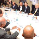 Gustavo Montalvo y equipo gubernamental revisan propuesta para Pacto Eléctrico