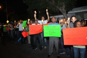 Con velas encendidas piden a Danilo Medina que se repostule a la Presidencia