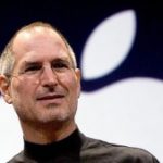 Retiran monumento ruso a Steve Jobs tras salida de armario de su sucesor en Apple