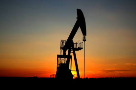 El petróleo de Texas baja en la apertura el 3.31 % hasta 54.06 dólares