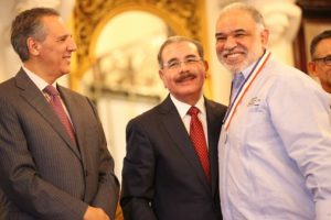Danilo Medina entrega Premio Nacional a la Calidad del Sector Público‏