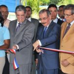 Entrega dos centros educativos en Monte Plata