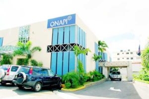 Onapi firma acuerdo con Universidad APEC para instalación de un Centro de Apoyo