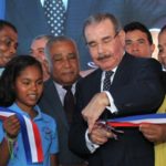 Presidente Medina entrega liceo en Vicente Noble