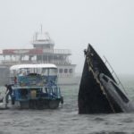 Tormenta tropical Carlos azota Acapulco con olas y vientos