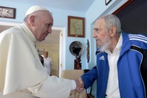 El papa Francisco visita a Fidel Castro en su domicilio de La Habana