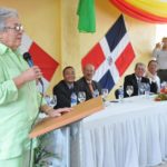 Ministra de Salud muestra preocupación por los criaderos de mosquito en los techos de las casas