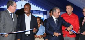 Presidente Medina inaugura dos centros educativos en San Cristóbal