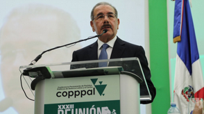 Presidente Medina exhorta a partidos transformarse y acercarse a la gente