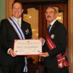 Danilo Medina recibe condecoración; impone distinción oficial a Juan Carlos Varela‏