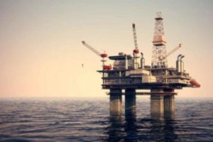 El petróleo de Texas cierra 2015 con una fuerte caída acumulada del 30.4 %