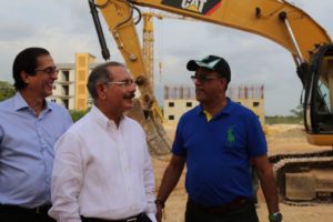 Presidente Medina supervisa construcción Ciudad Juan Bosch