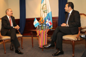 Danilo Medina sostiene reunión bilateral con nuevo presidente guatemalteco‏