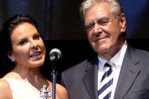 Padre de Kate del Castillo dice que su hija está tranquila y la apoya a morir