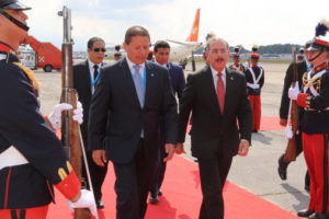 Danilo Medina llega a Guatemala, participará en juramentación de Jimmy Morales‏