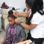 Inabie entrega unos 150 audífonos a 75 estudiantes con problema auditivo