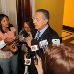 Medina dispone suspender toda publicidad gubernamental hasta 15 de mayo‏