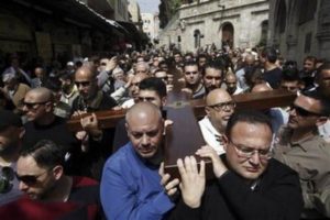 Miles de personas acuden a Jerusalén en Viernes Santo