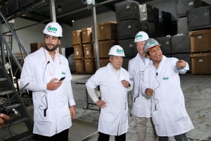 Miembros del Conep visitan planta Industrias San Miguel del Caribe